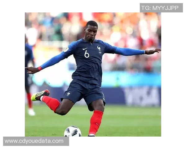 足球场上的长发风潮 球星发型大解析与潮流演变